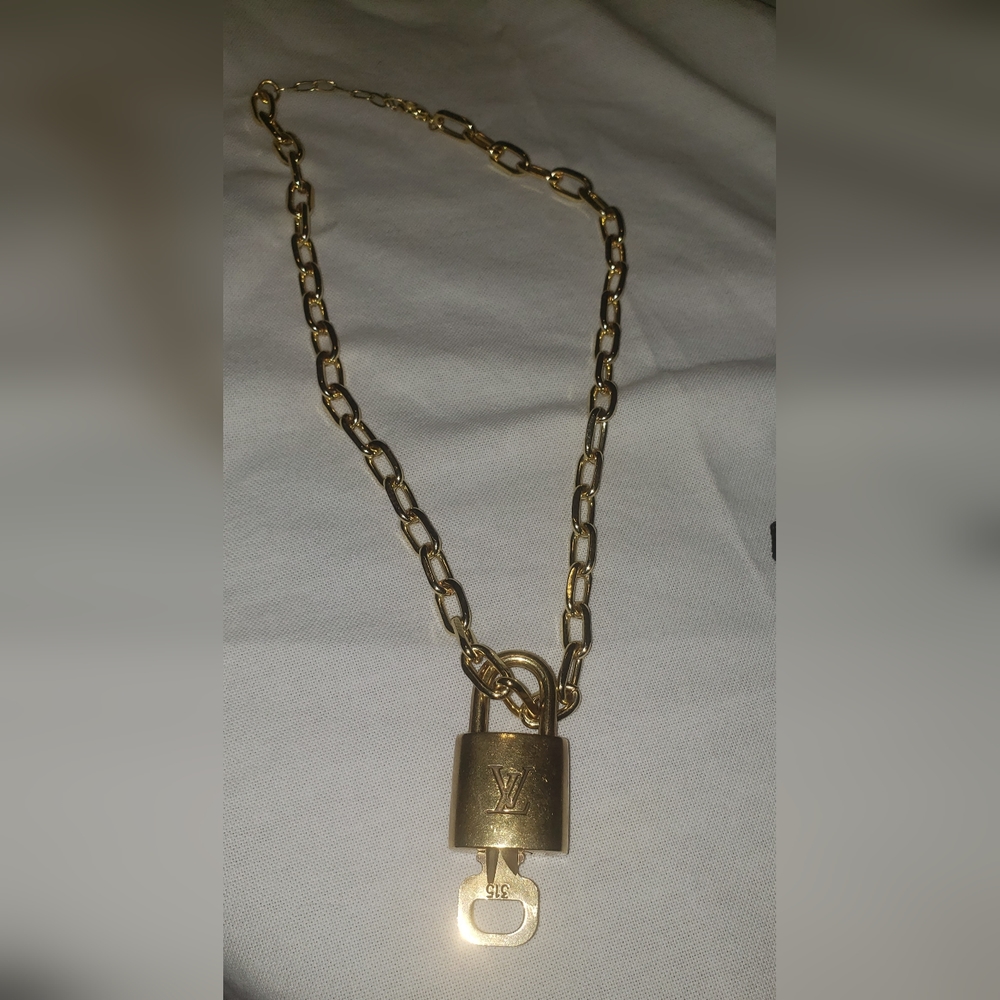 Louis Vuitton 315 authentic lock necklace - Picture 3 of 4
